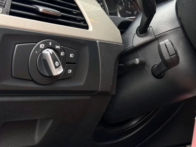 BMW 3 Series (Imported) 2010 immagine di auto #23