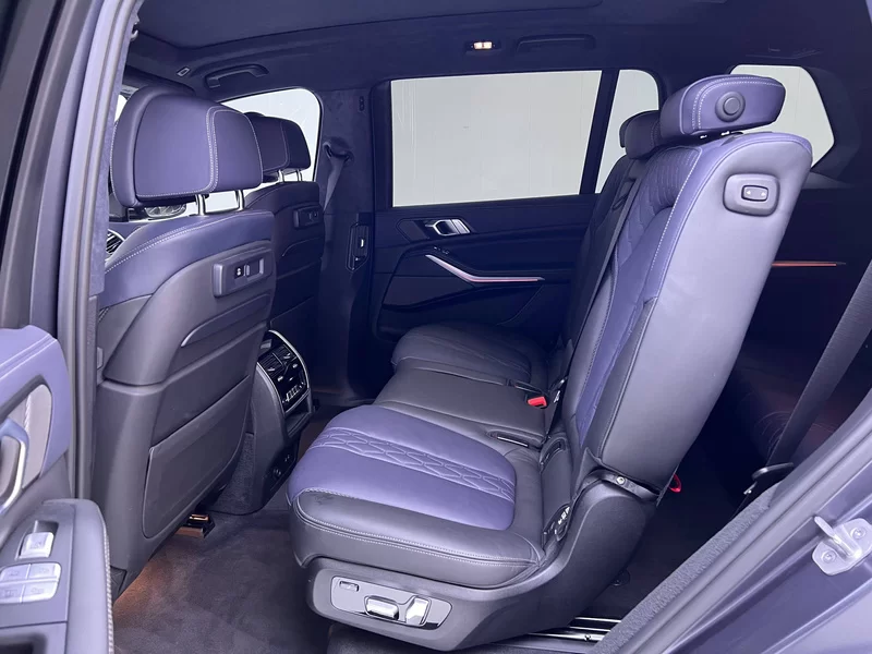 BMW X7 M60i 2022 #23 BMW X7 M60i 2022 car image #23