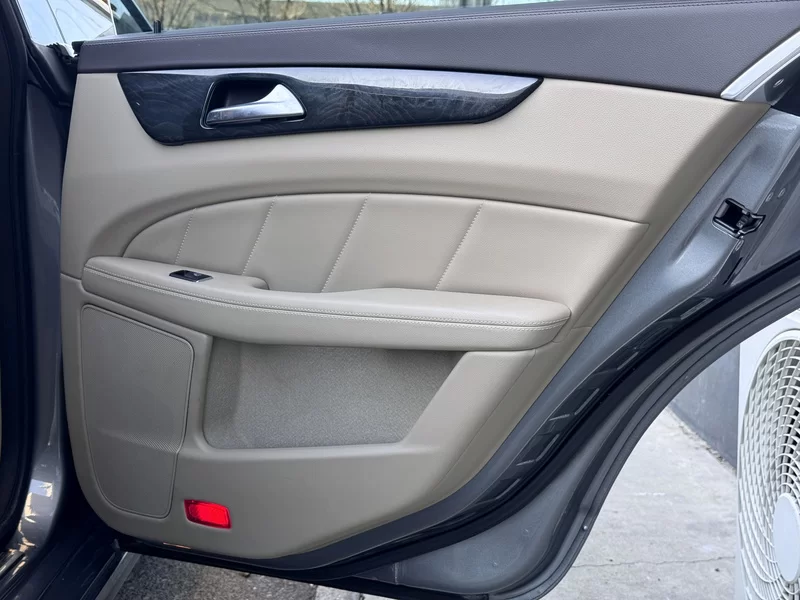 Mercedes-Benz CLS Class 2012 car image #23