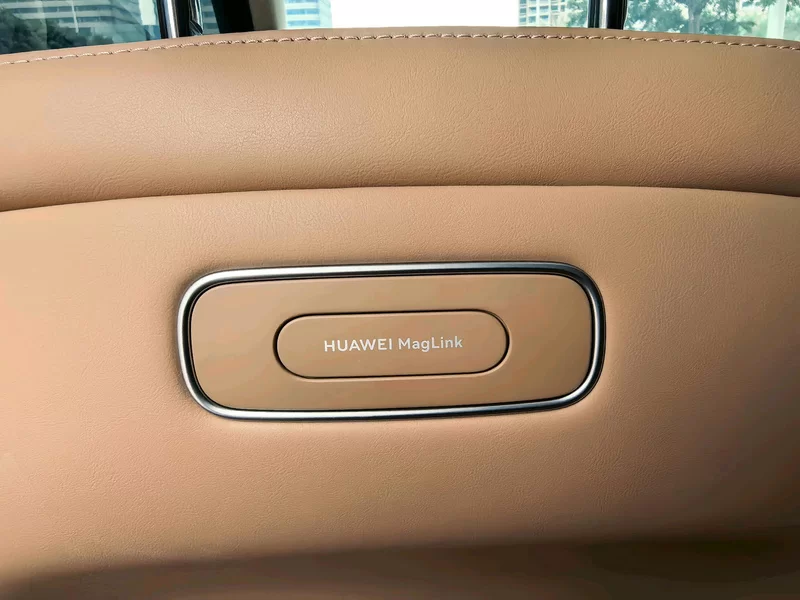 Toyota RAV4 2023 car image #23