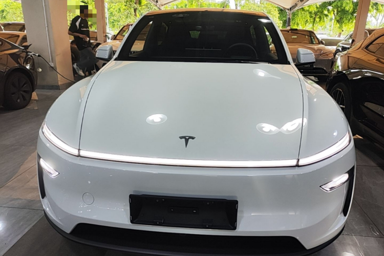 Tesla Model Y 2026 #3 Tesla Model Y 2026 car image #3