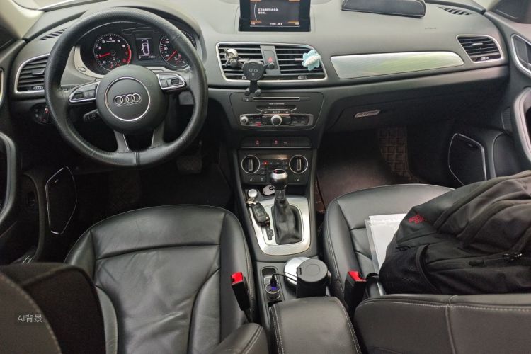 Audi Q3 2018 car image #11