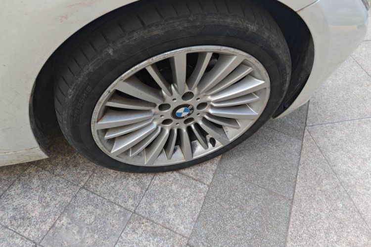 BMW 3 Series 2018 car image #9