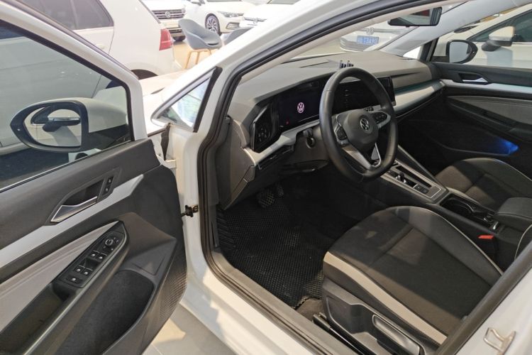 Volkswagen Golf 2024 car image #16