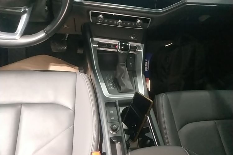 Audi Q3 2021 car image #14