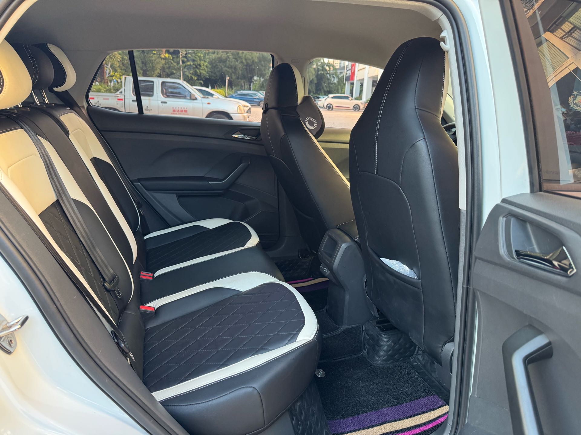Volkswagen T-Cross 2023 صورة سيارة #4