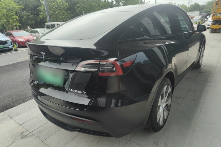 Tesla Model Y 2023 immagine di auto #7