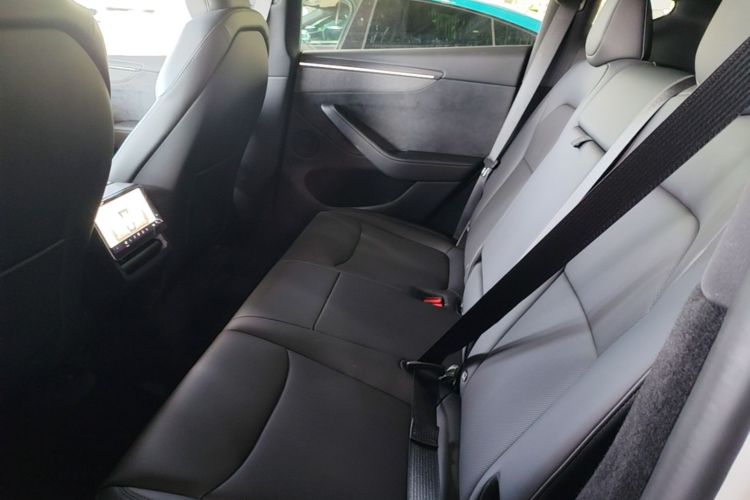 Tesla Model Y 2026 #17 Tesla Model Y 2026 car image #17