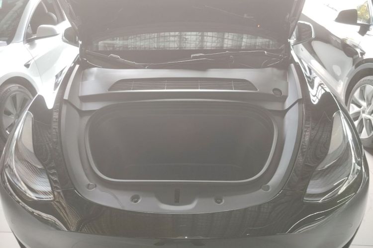 Tesla Model Y 2023 #20 Tesla Model Y 2023 car image #20