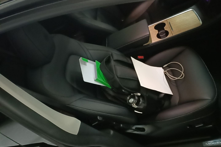 Tesla Model Y 2023 car image #24