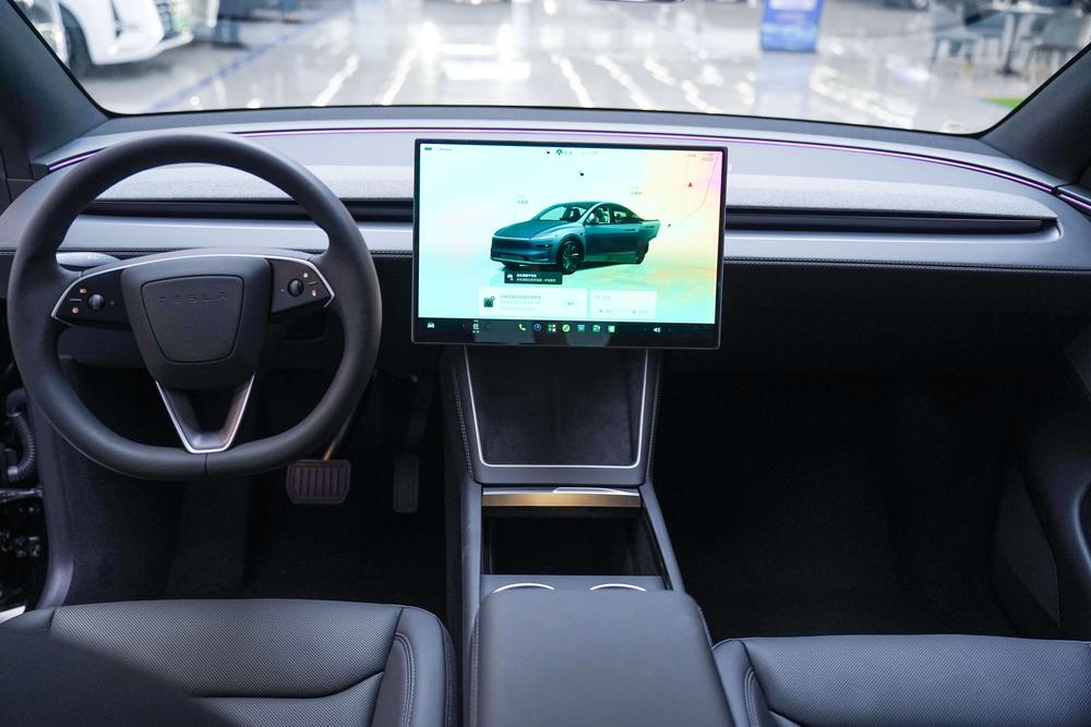 Tesla Model Y 2026 immagine di auto #5