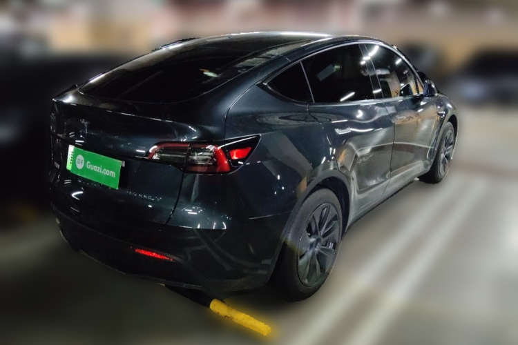 Tesla Model Y 2024 immagine di auto #5