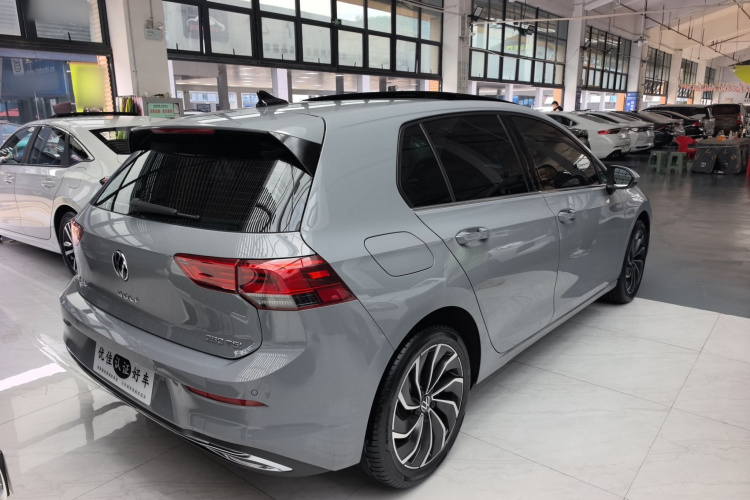 Volkswagen Golf 2023 car image #4