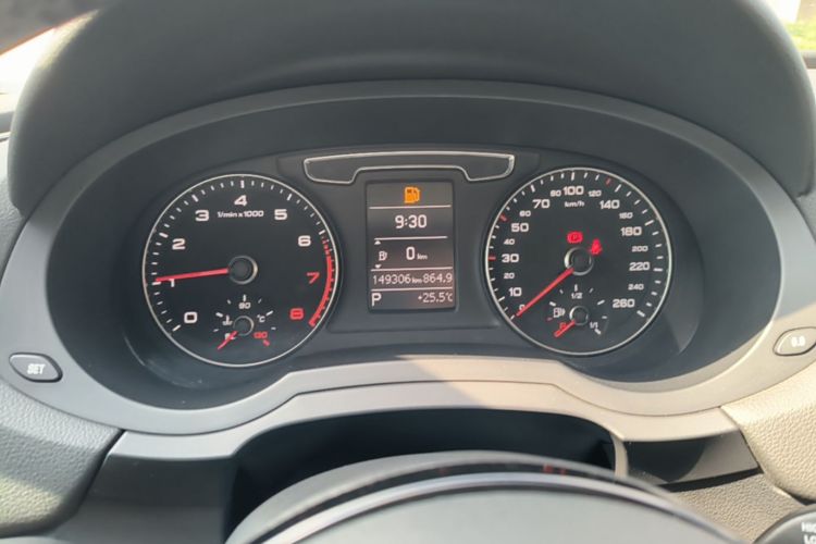 Audi Q3 2018 car image #12