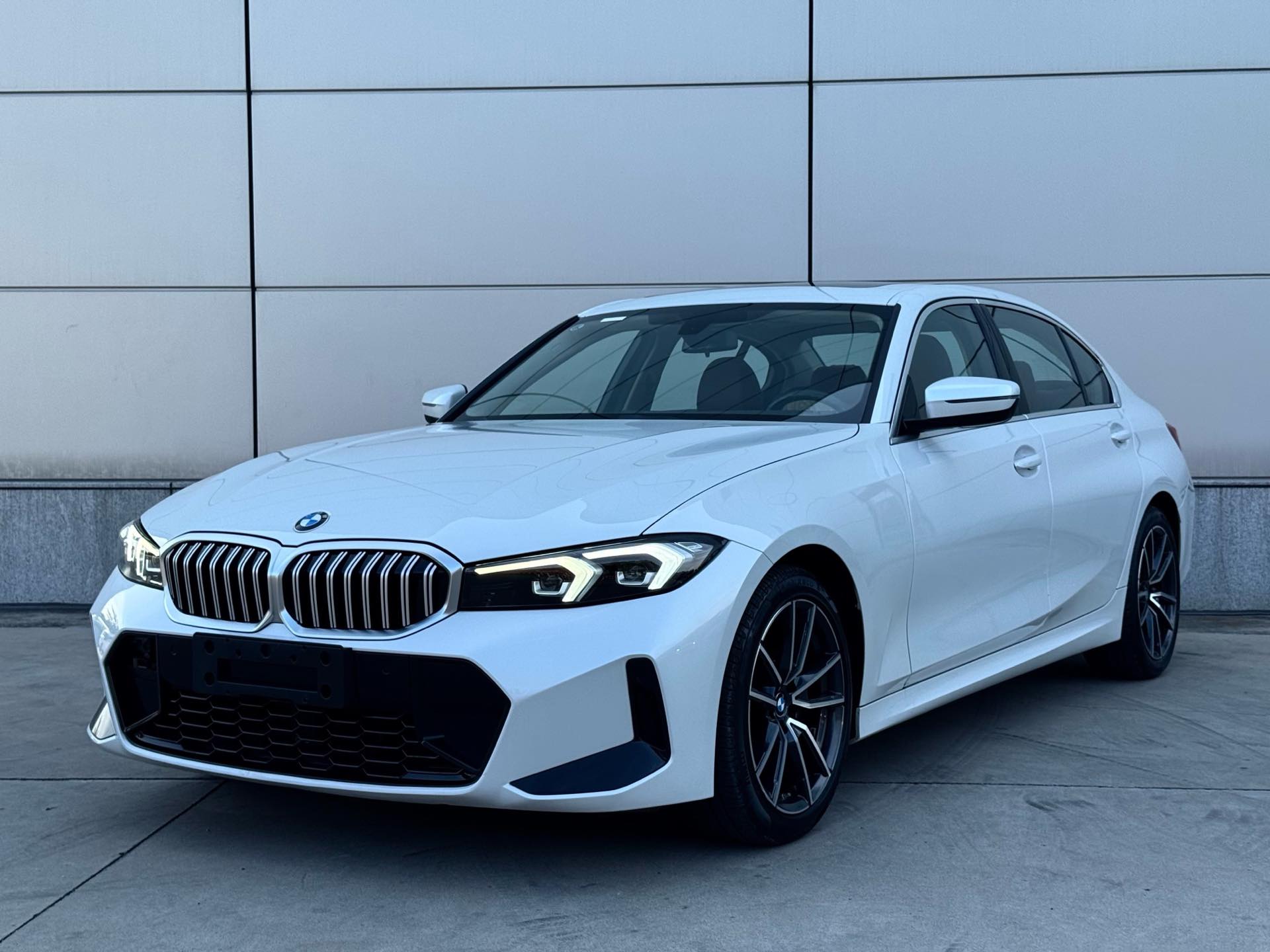 BMW 3 Series 2023 BMW 3 Series 2023 car image