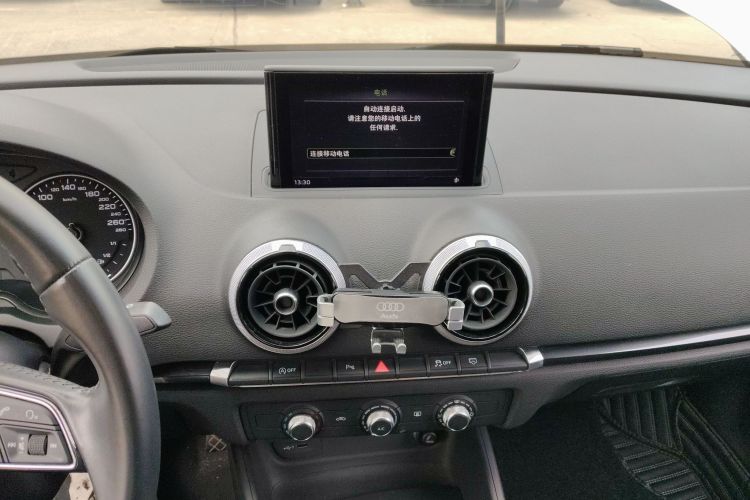 Audi A3 2018 immagine di auto #13