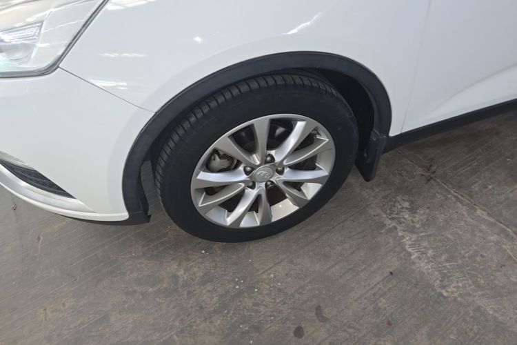 GEELY Emgrand GS 2016 car image #9