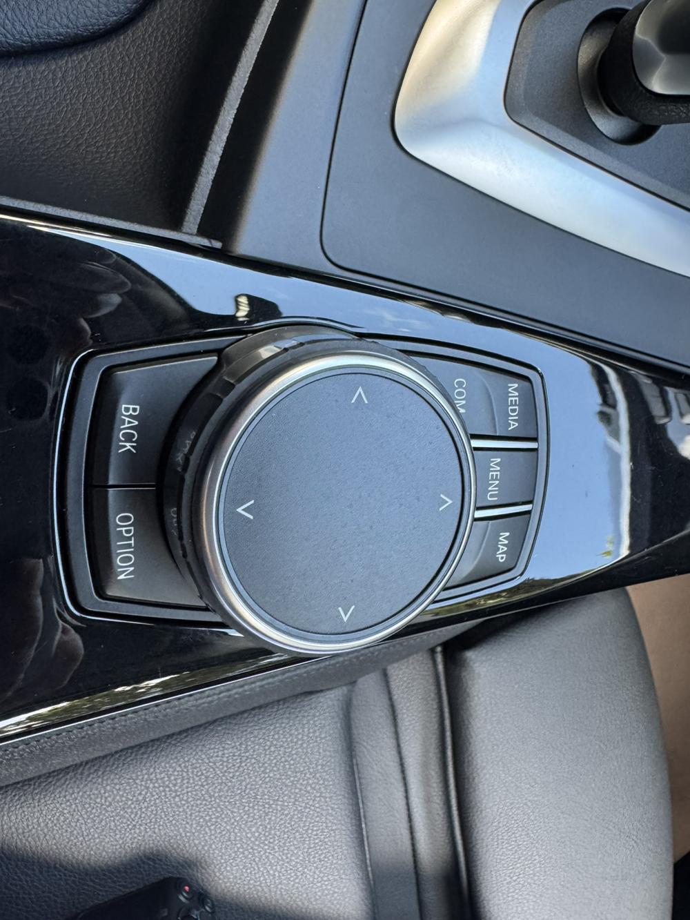 BMW 3 Series 2019 immagine di auto #18