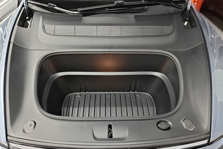 Tesla Model Y 2025 car image #20