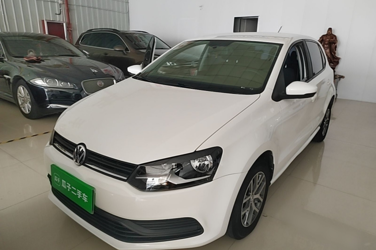 Volkswagen Polo 2019 car image #2