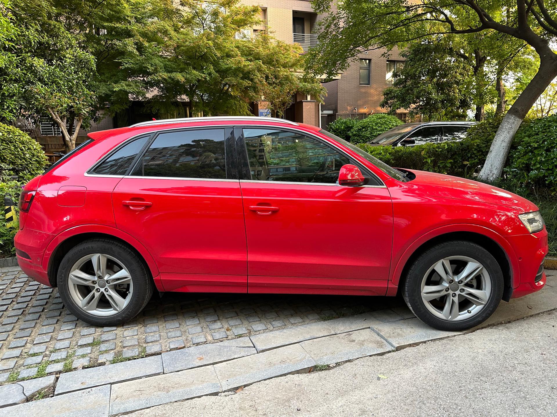 Audi Q3 2016 car image #3