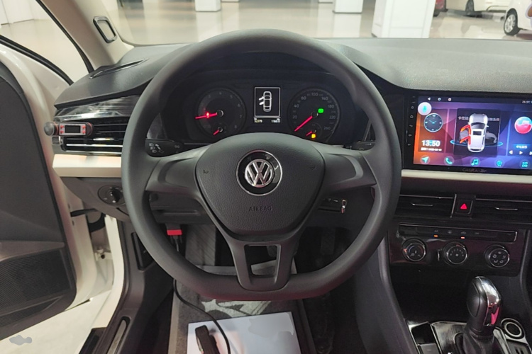 Volkswagen Lavida 2019 car image #15