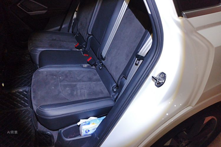 Audi Q3 2020 car image #19