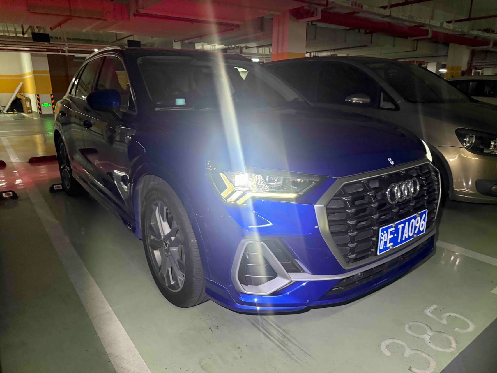 Audi Q3 2020 car image #2