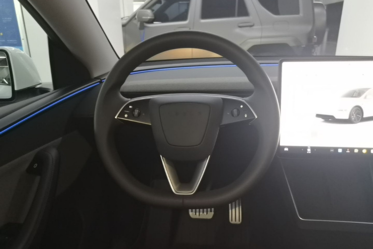 Tesla Model Y 2025 #11 Tesla Model Y 2025 immagine di auto #11