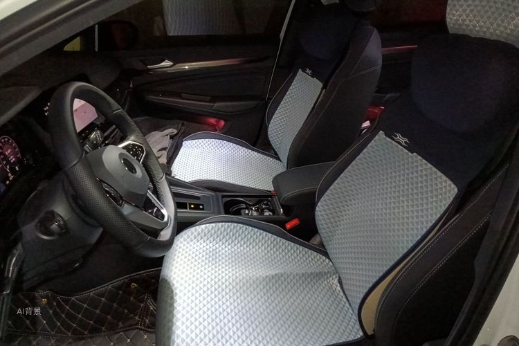 Volkswagen Golf 2023 car image #17