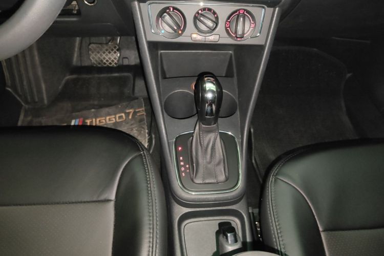Volkswagen Polo 2015 car image #14