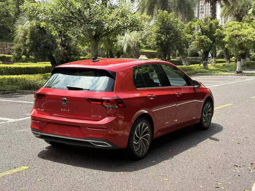 Volkswagen Golf 2022 car image #4