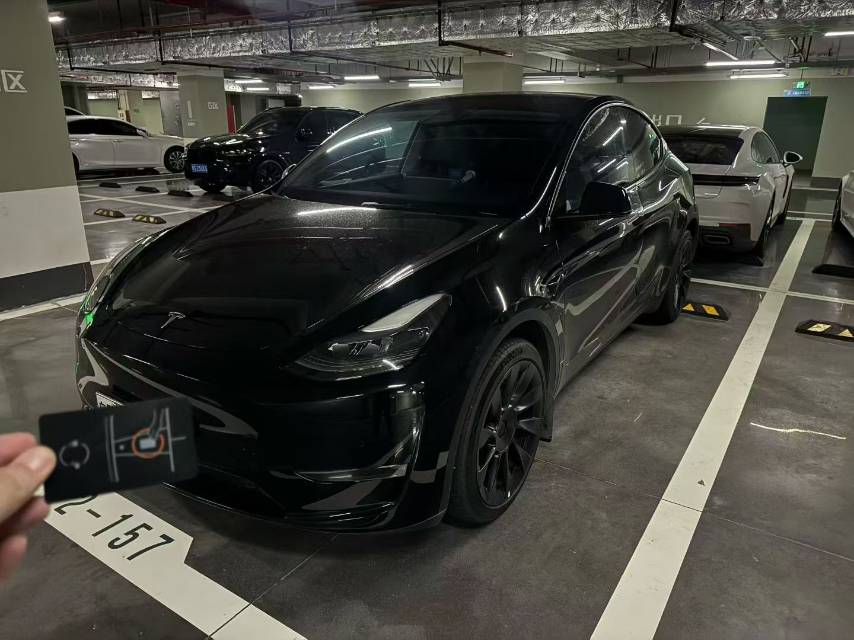 Tesla Model Y 2022 car image #2