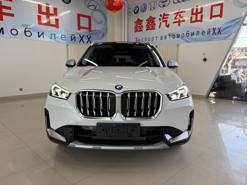 BMW X1 2023 car image #2