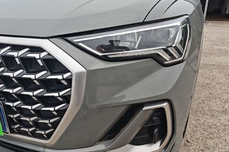 Audi Q3 2024 car image #23