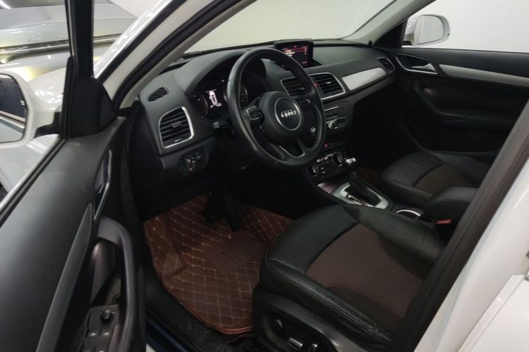 Audi Q3 2017 car image #16