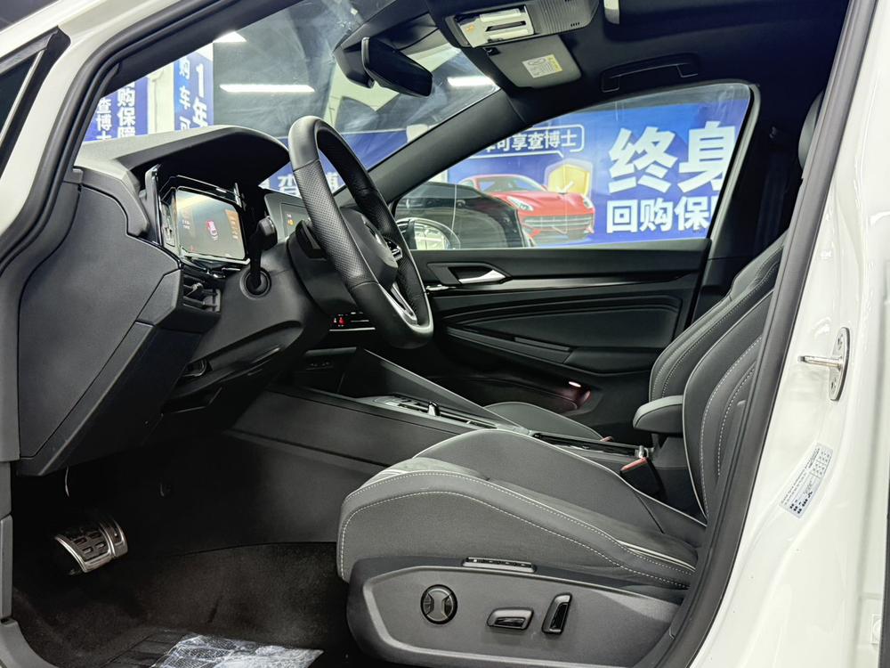 Volkswagen Golf 2021 car image #16
