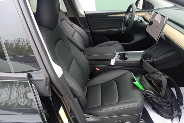 Tesla Model Y 2021 immagine di auto #24