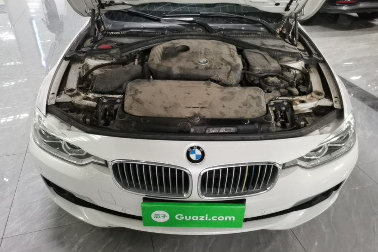 BMW 3 Series 2018 car image #20