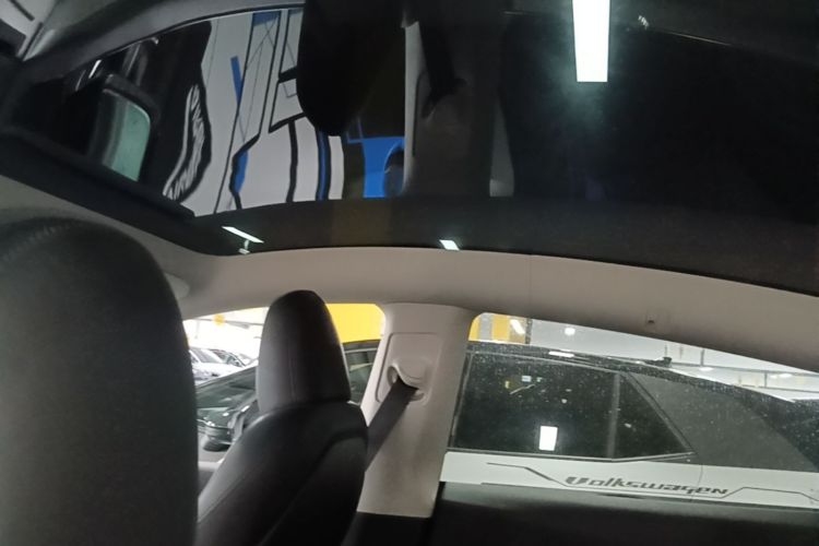 Tesla Model Y 2023 car image #18