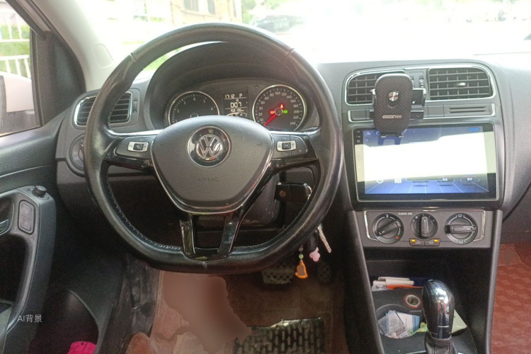 Volkswagen Polo 2016 car image #12
