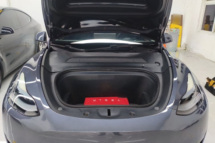 Tesla Model Y 2022 immagine di auto #20