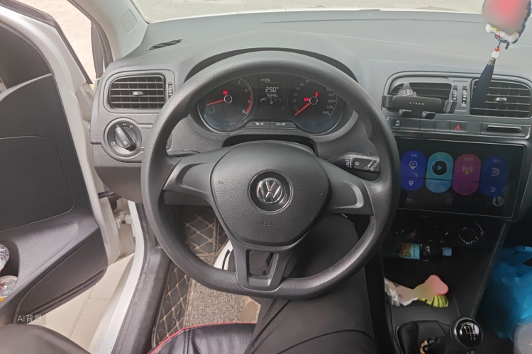 Volkswagen Polo 2018 car image #12