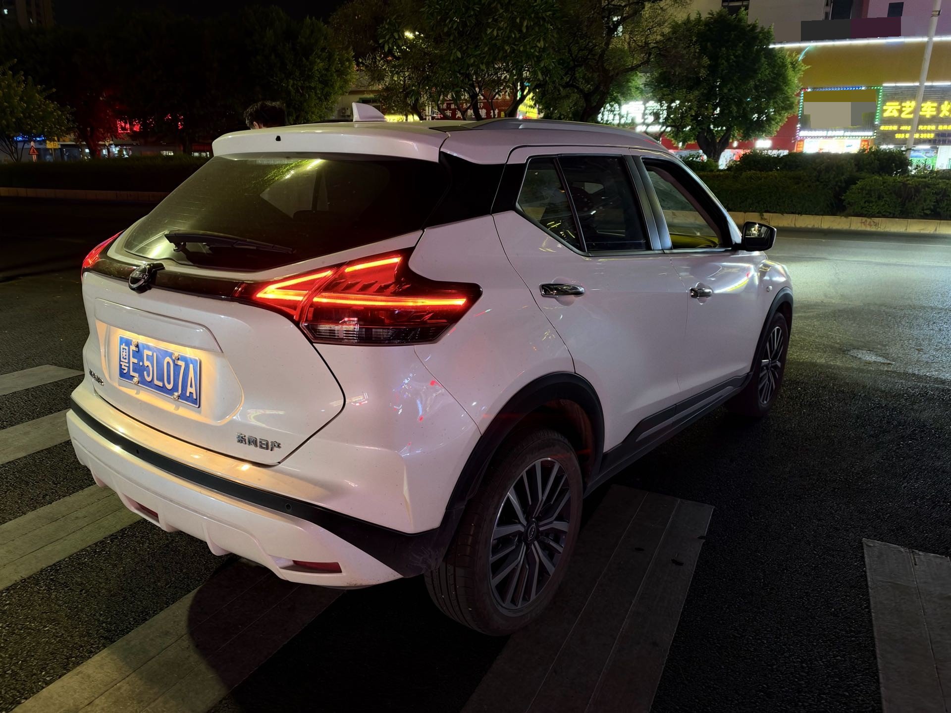 Nissan Kicks 2024 car image #3