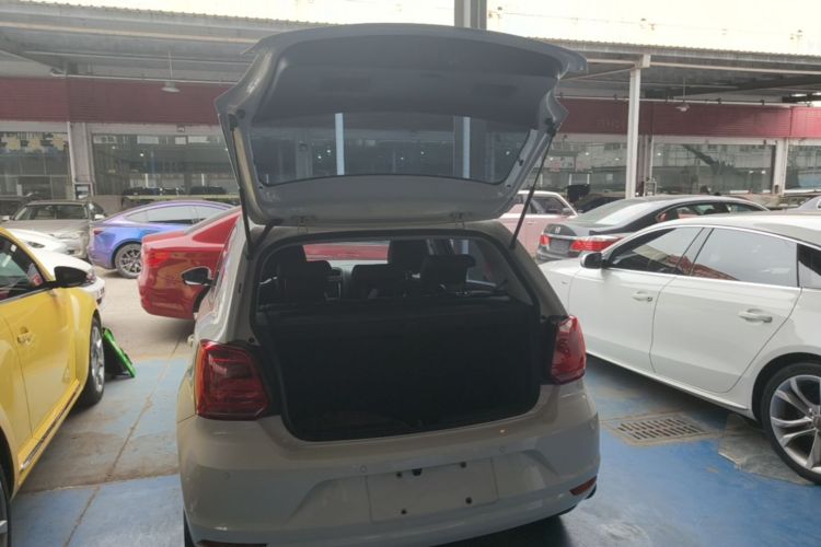 Volkswagen Polo 2019 car image #19