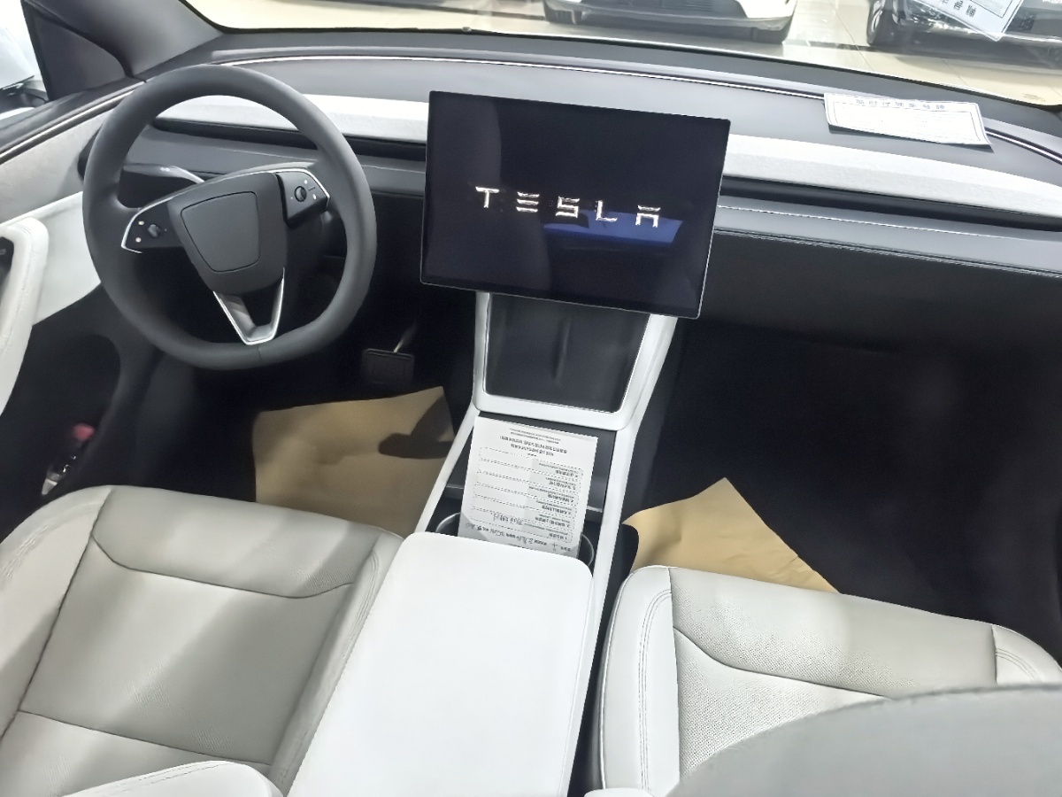 Tesla Model Y 2026 изображение автомобиля #6