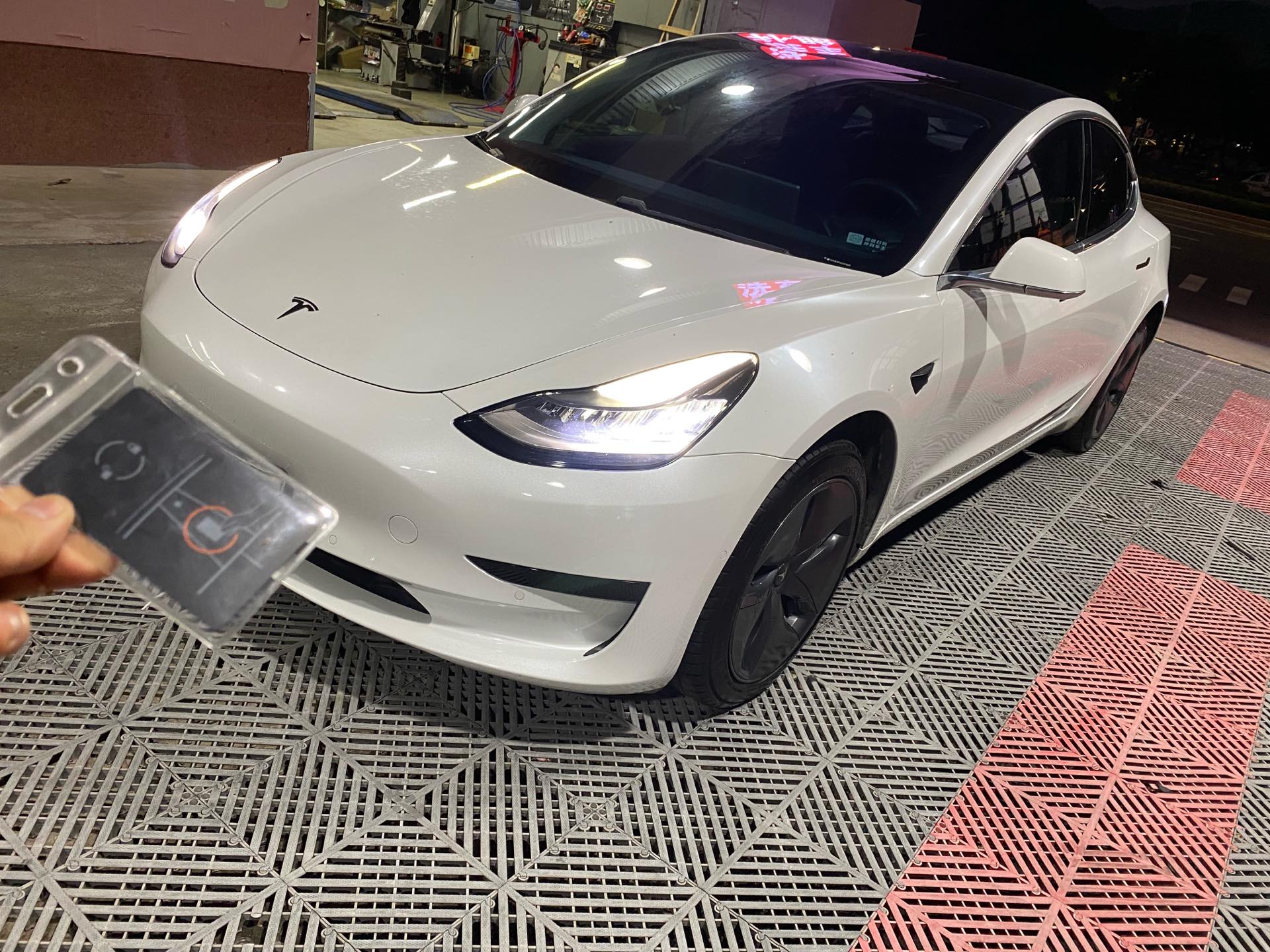 Tesla Model 3 2020 car image 