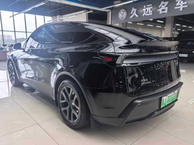 Tesla Model Y 2026 car image #6