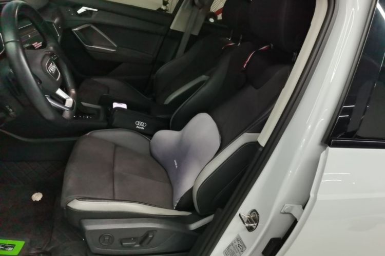 Audi Q3 2023 car image #15
