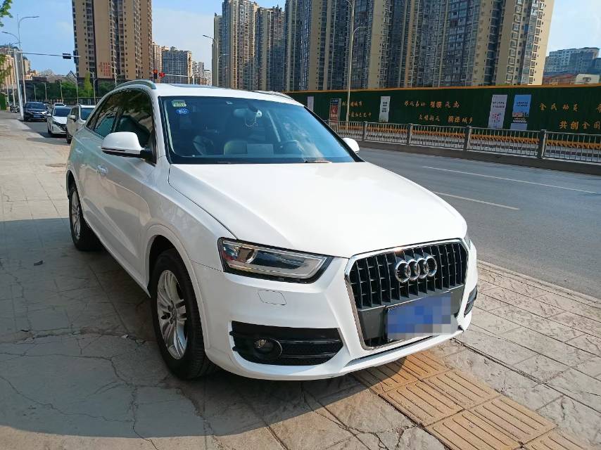 Audi Q3 2015 car image #2